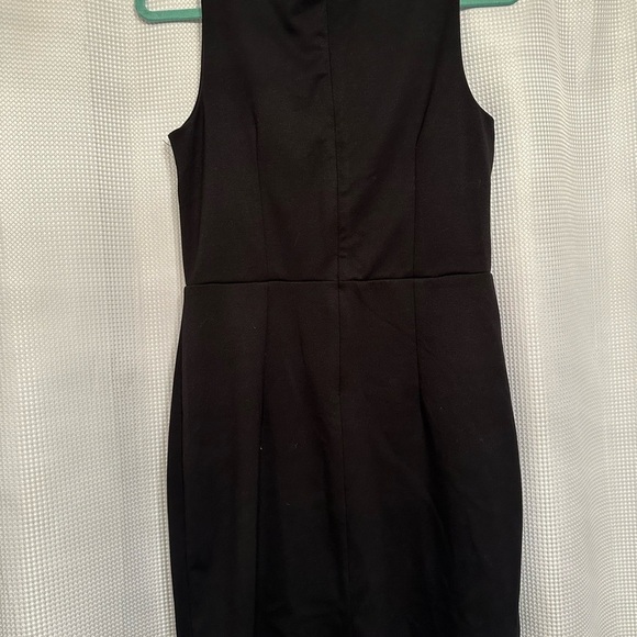 Black scalloped dress - Picture 3 of 4